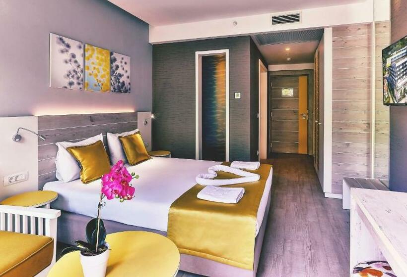 اتاق استاندارد با چشم‌انداز کوهستان, Carine Hotel Park