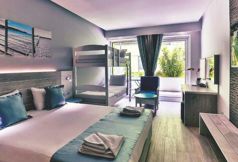 اتاق خانوادگی, Carine Hotel Park