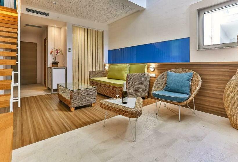 سوییت دوبلکس, Carine Hotel Park