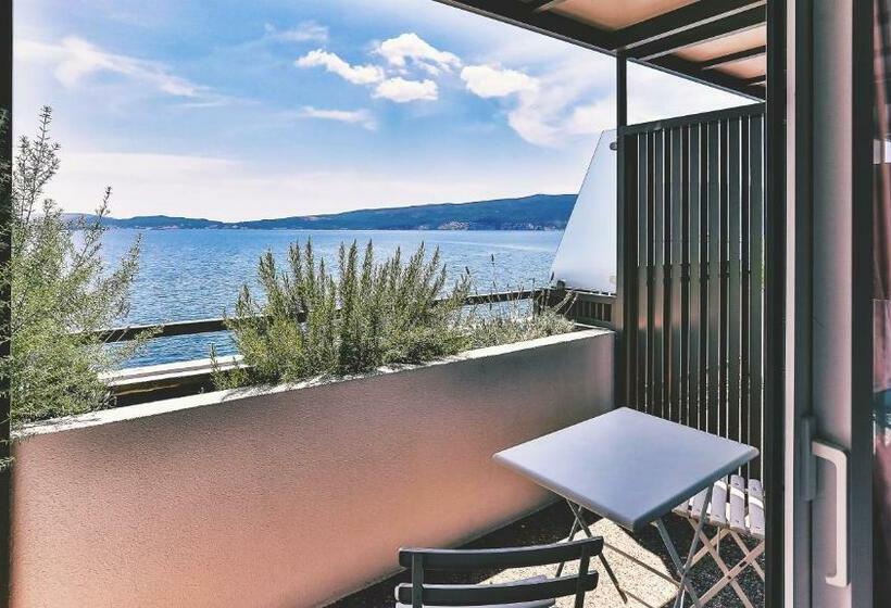 اتاق لوکس با بالکن و چشم‌انداز دریا, Carine Hotel Park