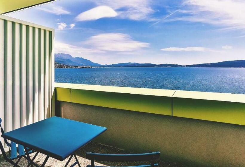 اتاق لوکس با بالکن و چشم‌انداز دریا, Carine Hotel Park