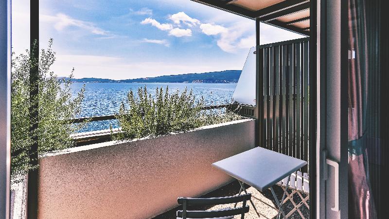 اتاق استاندارد با بالکن و چشم‌انداز دریا, Carine Hotel Park