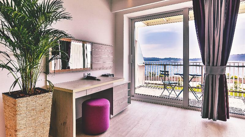 اتاق استاندارد با بالکن و چشم‌انداز دریا, Carine Hotel Park
