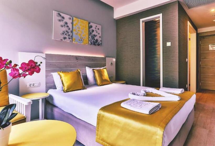 اتاق استاندارد با چشم‌انداز کوهستان, Carine Hotel Park