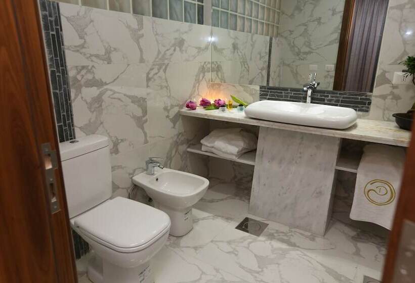استودیوی استاندارد, Delora Hotel And Suites