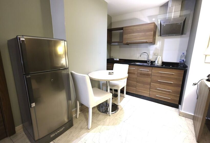 استودیوی استاندارد, Delora Hotel And Suites