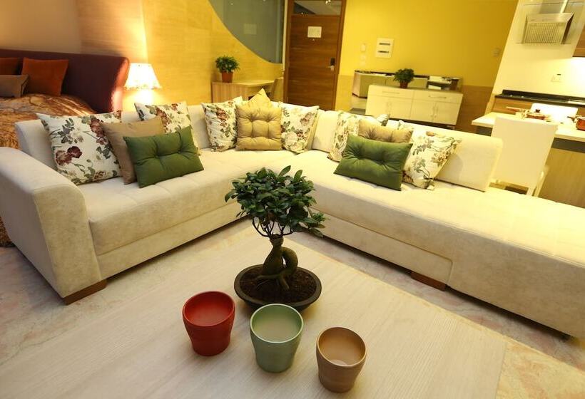 استودیوی استاندارد, Delora Hotel And Suites