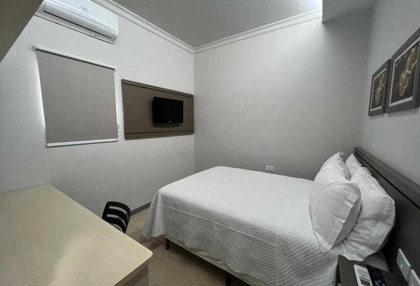 이코노미 룸, Guaicurus