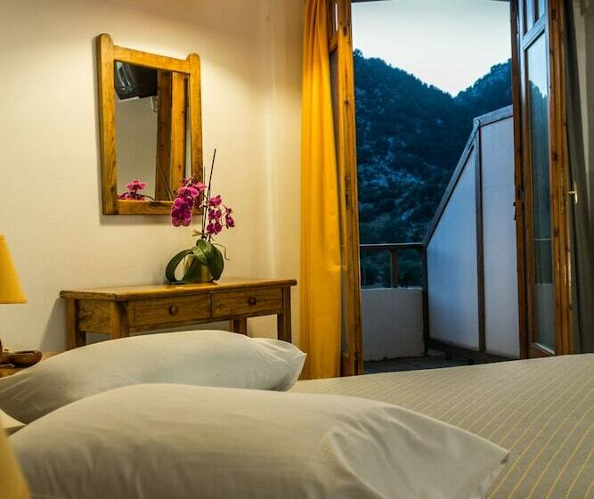 غرفة قياسية فردية, Neos Omalos