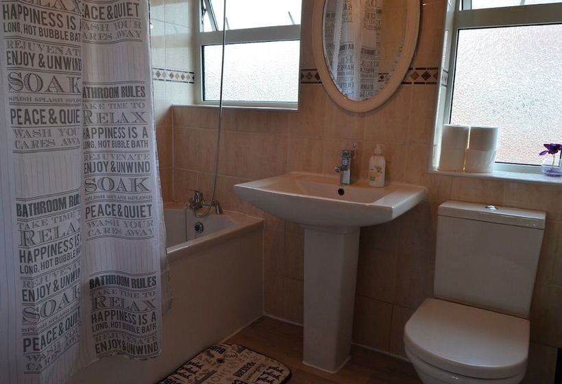 غرفة كومفورت ثلاثية, Old Trafford Guest House