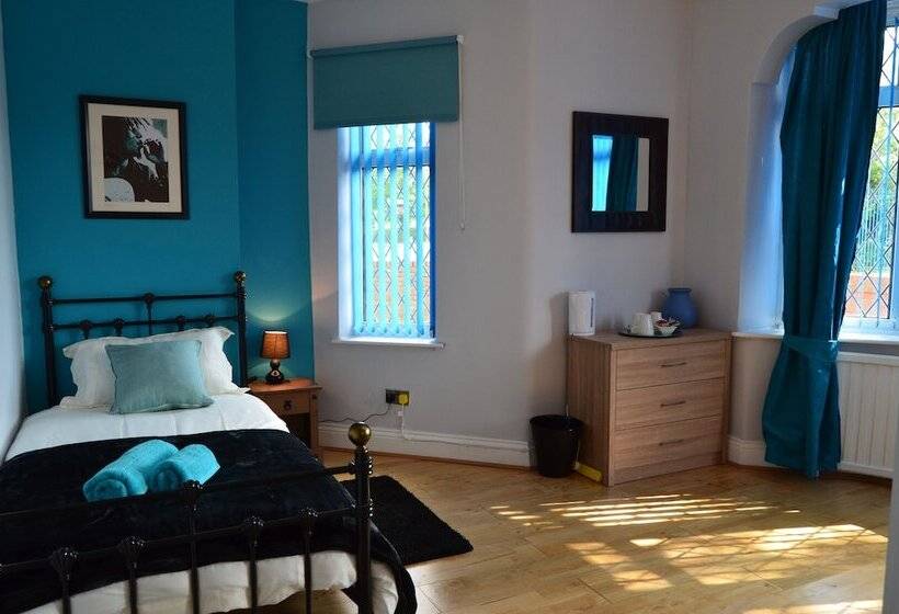 غرفة كومفورت ثلاثية, Old Trafford Guest House