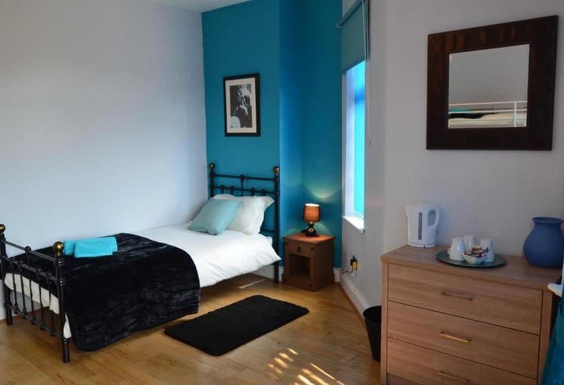 غرفة كومفورت ثلاثية, Old Trafford Guest House
