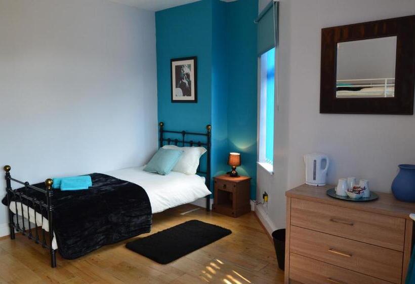 غرفة كومفورت ثلاثية, Old Trafford Guest House
