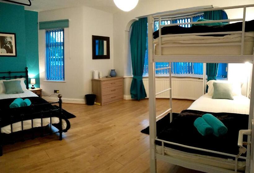 غرفة كومفورت ثلاثية, Old Trafford Guest House