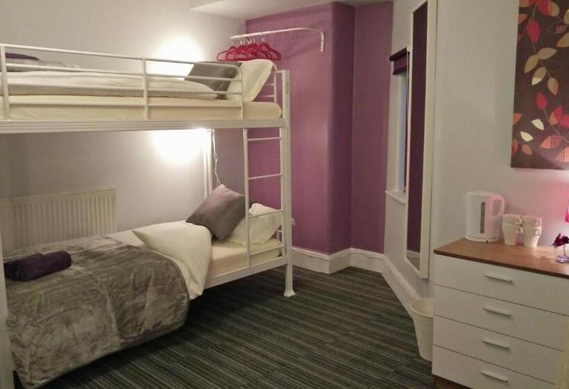 Quarto Quádruplo Standard, Old Trafford Guest House