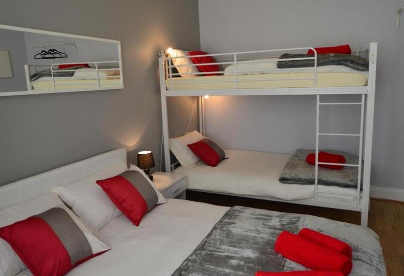 Quarto Quádruplo Standard, Old Trafford Guest House