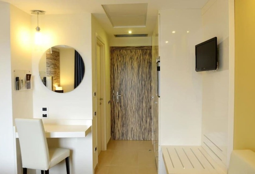 Classic room with balcony, Prince Franklyn