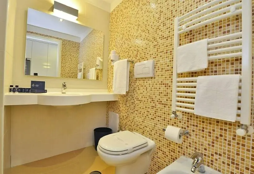 Classic room with balcony, Prince Franklyn
