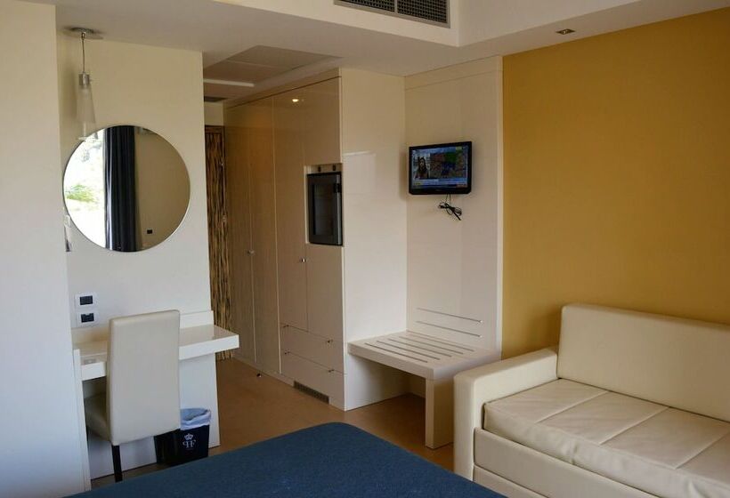 Трехместный Номер Классика, Prince Franklyn