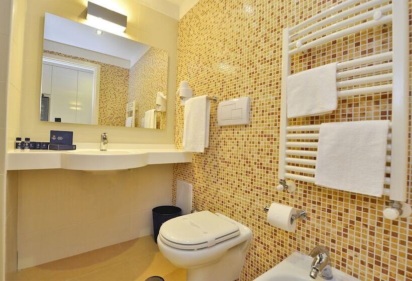 Classic room with balcony, Prince Franklyn