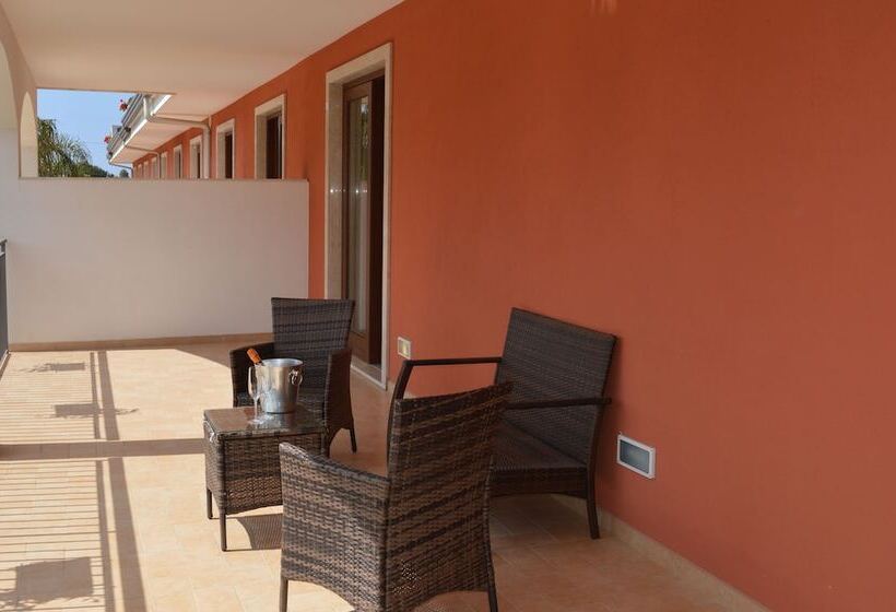 Полулюкс с Балконом, Prince Franklyn