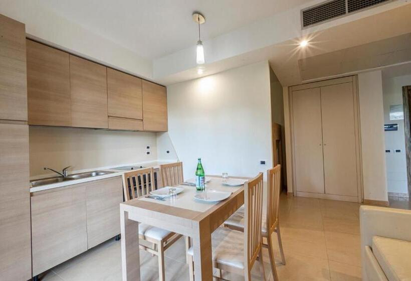 Апартаменты 1 Спальня Вид на Сад, Prince Franklyn