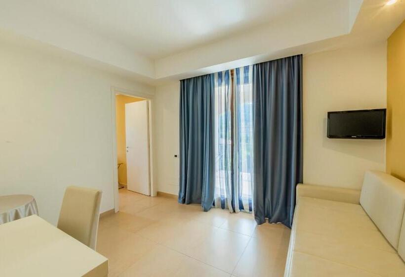 Полулюкс с Балконом, Prince Franklyn