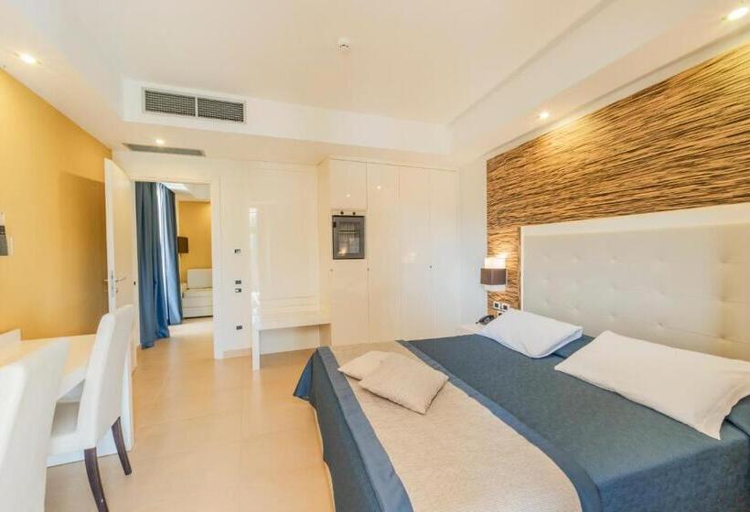 Полулюкс с Балконом, Prince Franklyn