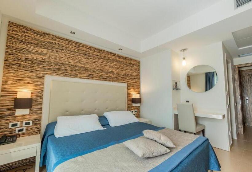 Classic room with balcony, Prince Franklyn