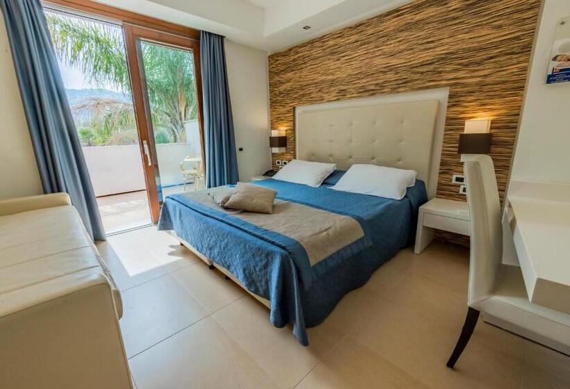 Classic room with balcony, Prince Franklyn