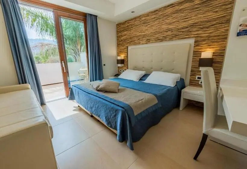 Classic room with balcony, Prince Franklyn