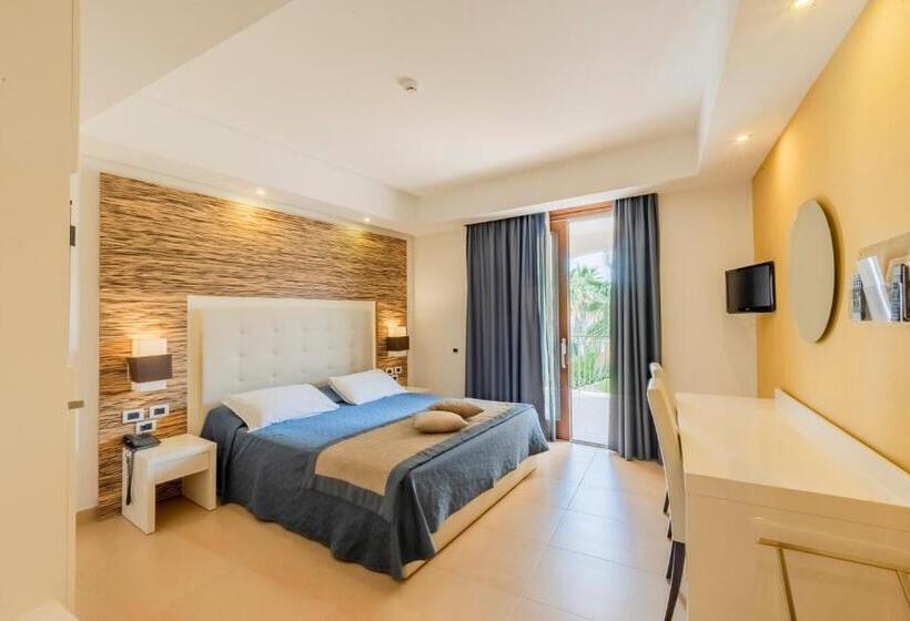 Полулюкс с Балконом, Prince Franklyn