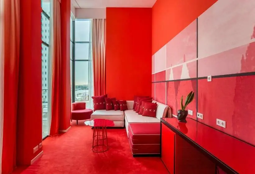 سوییت, Room Mate Bruno