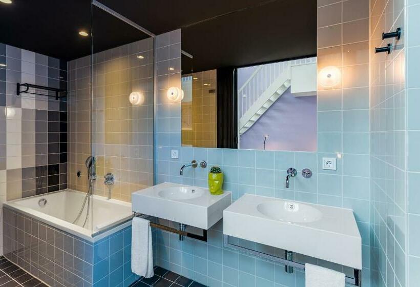 复式房间, Room Mate Bruno