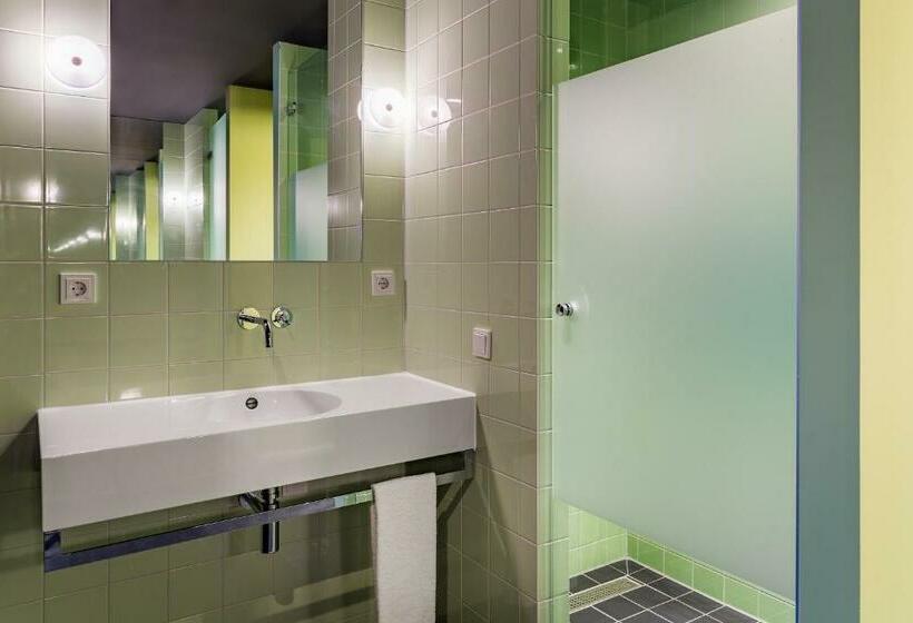 标准单人间, Room Mate Bruno