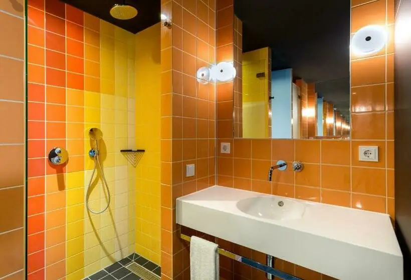 اتاق استاندارد یک نفره, Room Mate Bruno