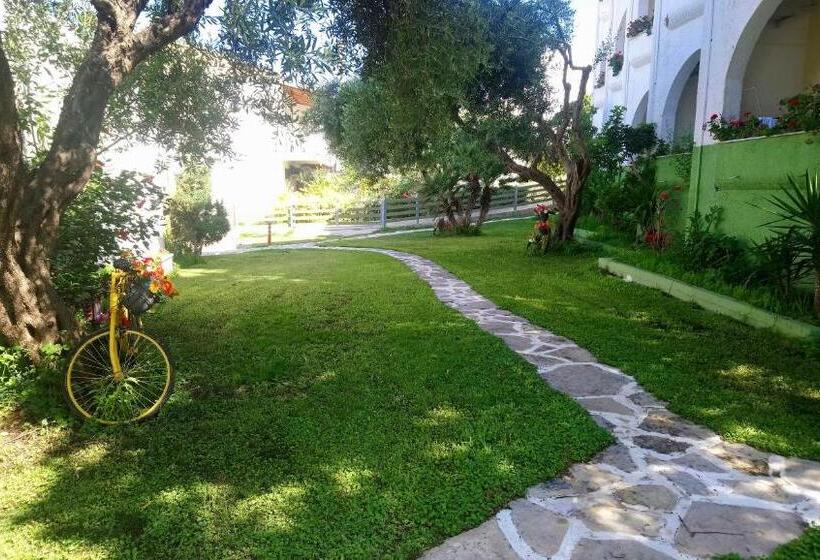 غرفة قياسية ثلاثية مطلة علي الحديقة, Vrachos Holidays