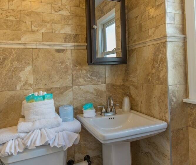 סוויטת 2 חדרי שינה, Buttercup Suites