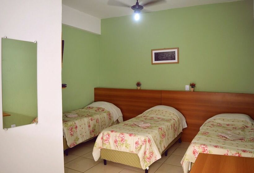 חדר סטנדרט לשלושה, Dos Viajantes