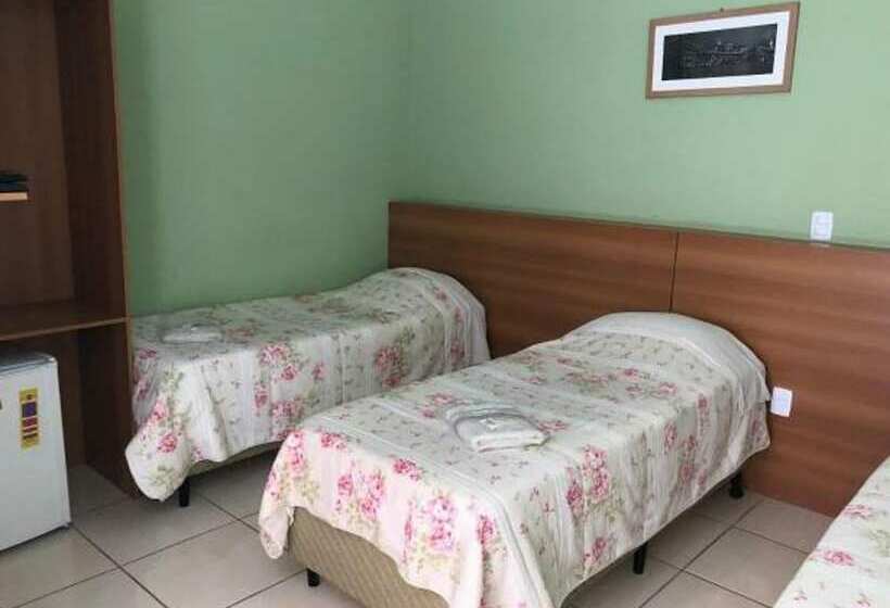 חדר סטנדרט לשלושה, Dos Viajantes