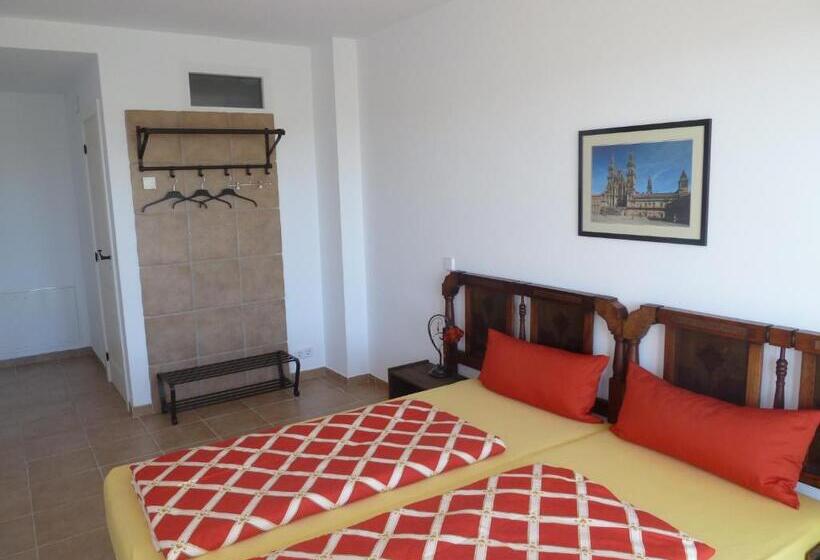 Номер Стандарт Трехместный, Hostal Moratinos