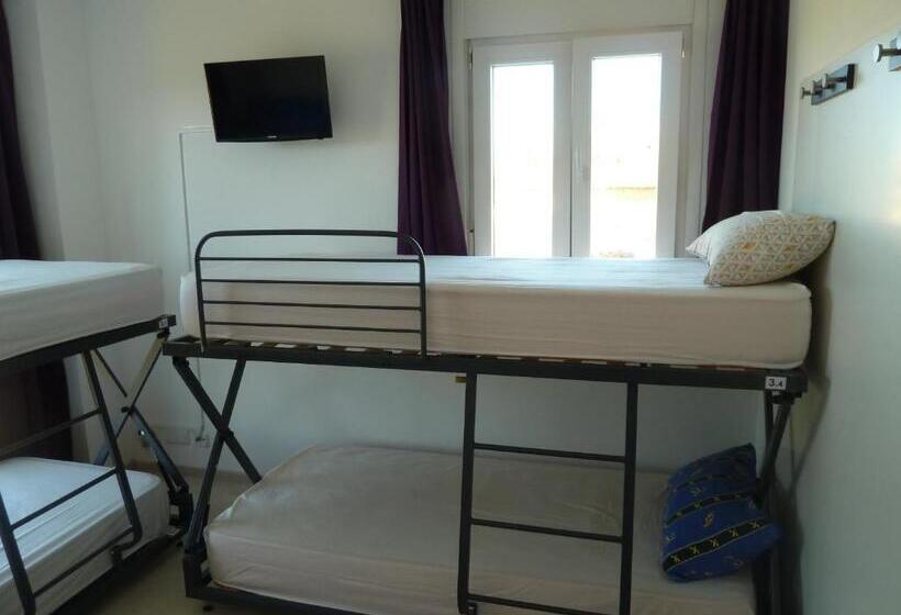 Кровать в Общей Комнате, Hostal Moratinos