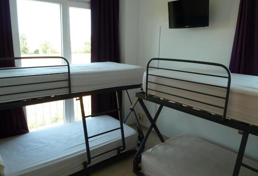 Кровать в Общей Комнате, Hostal Moratinos