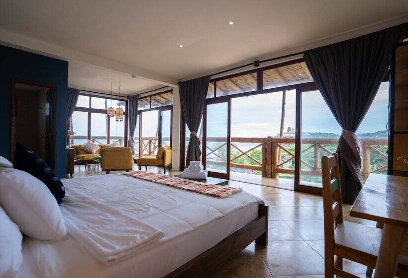 سوییت, Socialtel Montañita   Formerly Selina Montañita