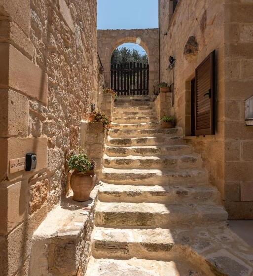 דירת חדר, The Stonemade Houses