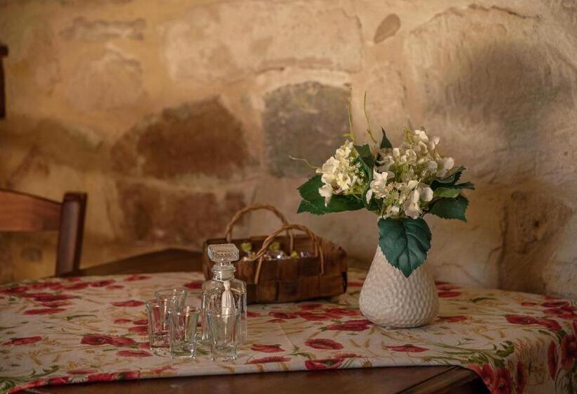 דירת חדר, The Stonemade Houses