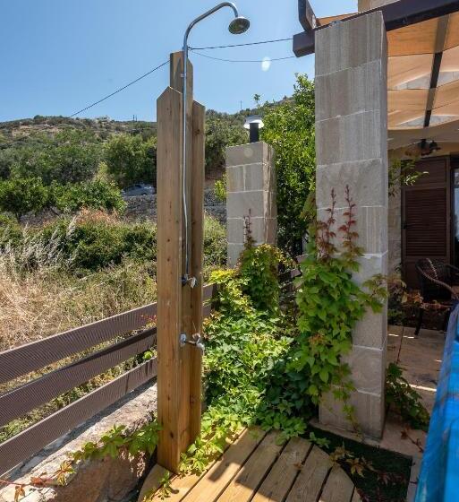 דירת חדר, The Stonemade Houses