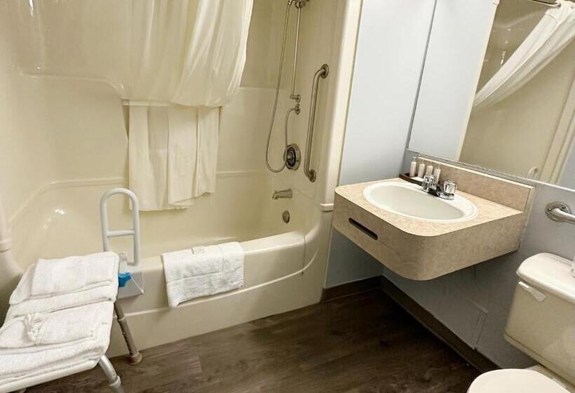 חדר סטנדרט מותאם לאדם עם מוגבלויות, Travelodge By Wyndham Welland