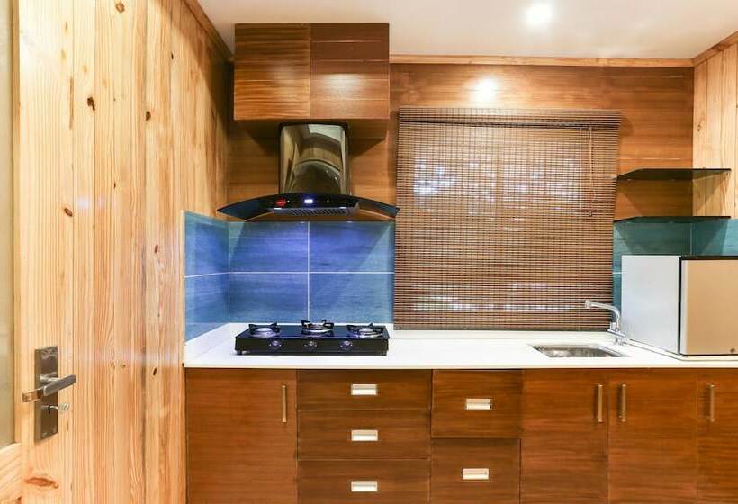 Номер Deluxe, Treebo Trip Cmks Habitat Center