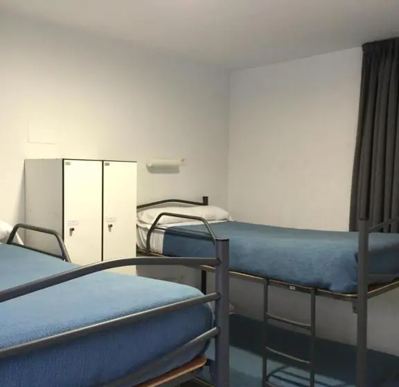スタンダード4人部屋, Albergue De Villava